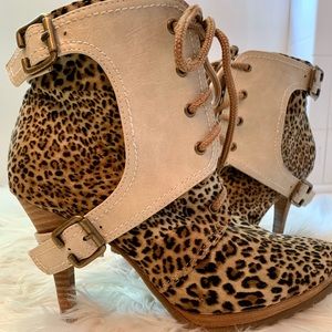 High heel boots Animal Print